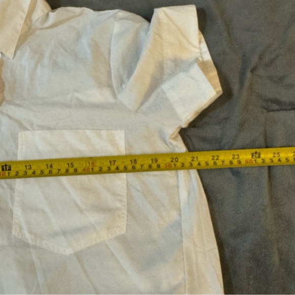 Banana Republic White Button Down Shirt 

#1119 - Picture 2 of 7